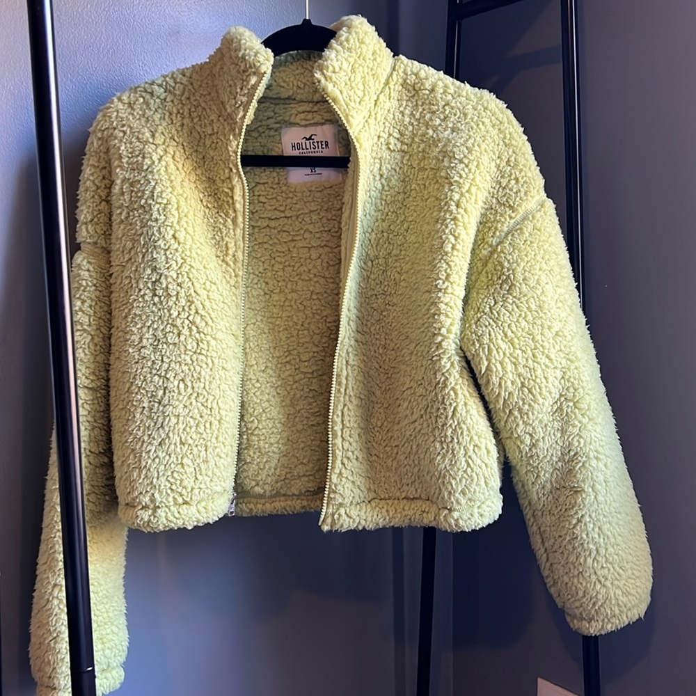 Hollister Sherpa crop jacket size small